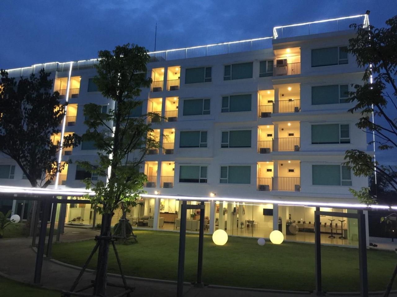 The White Garden Premier Saraburi Otel Ban Dao Ruang  Dış mekan fotoğraf